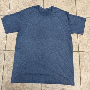 Men’s lululemon athletica metal vent tee size large